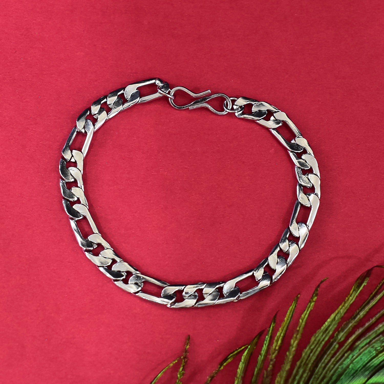 Elegant Silver Bracelet - A Perfect Blend of Style and Sophistication