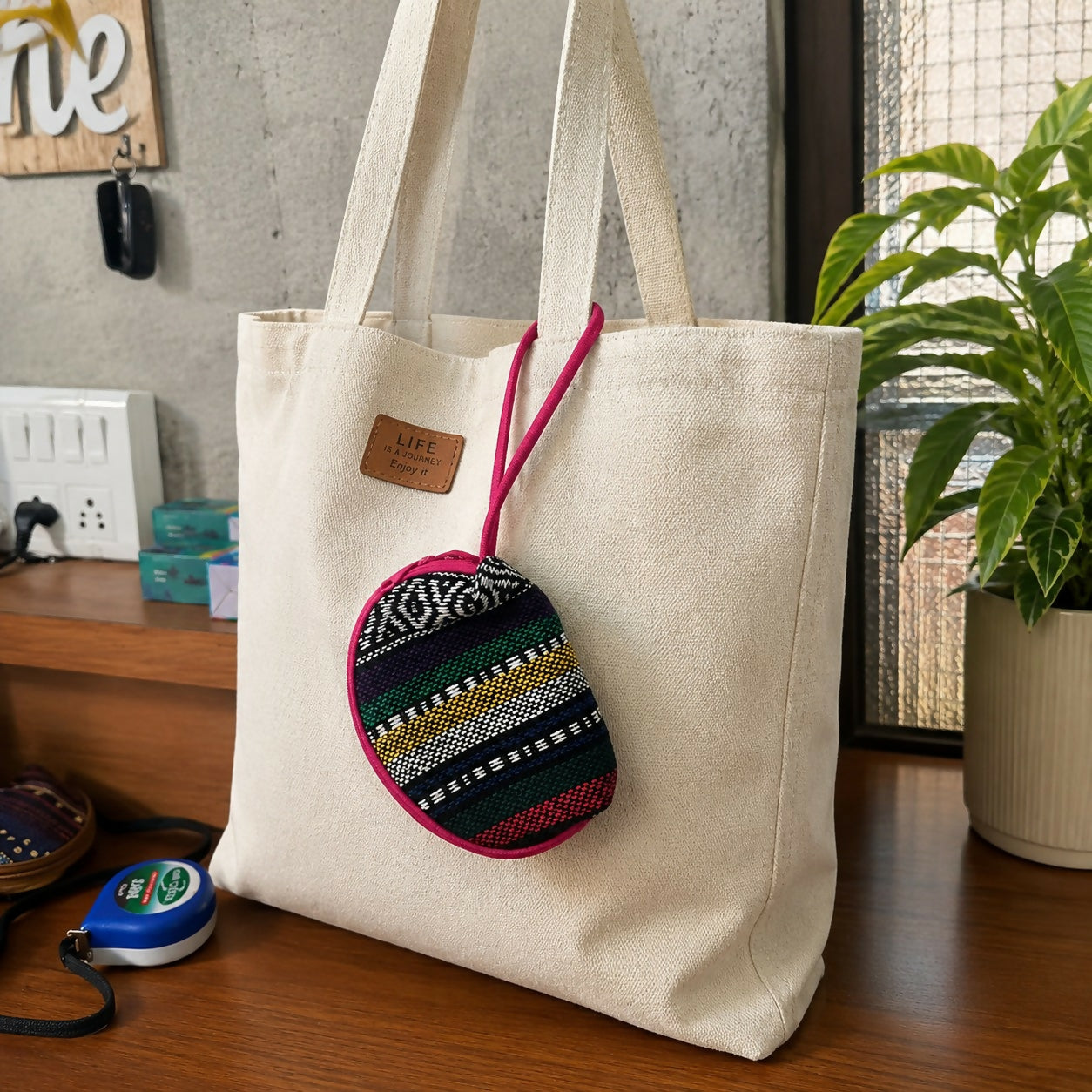 Multicolor Ethnic Print Coin Pouch with Zip Closure for Women (Random Color 1 PC)
