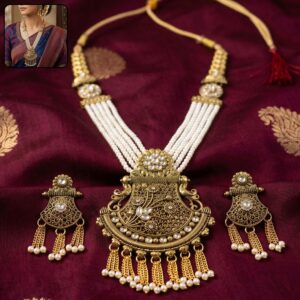 Exquisite Pearl and Stone-Studded Bridal Necklace Set with Earrings