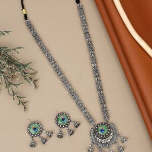 Bold Gold-Tone Black Stone Choker with Pearl Drops
