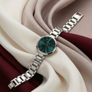Classic Green Dial Women’s Silver Strap Analog Wrist Watch with Premium Modern Bracelet Design