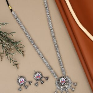 Bold Gold-Tone Black Stone Choker with Pearl Drops