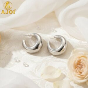 Elegant Silver Crescent Hoop Earrings with Sleek, Polished Finish for a Timeless Look